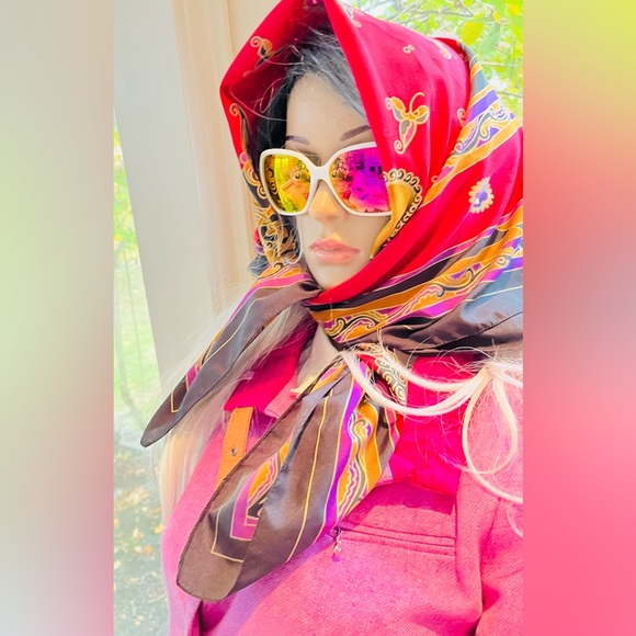 Pretty Scarf - Picture 1 of 4